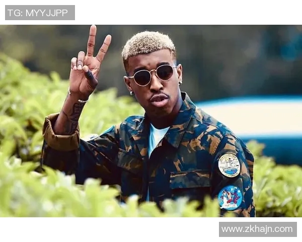 夏季街头足球球星穿搭灵感展现运动与时尚融合魅力 夏季街头足球球星穿搭灵感展现运动与时尚融合魅力